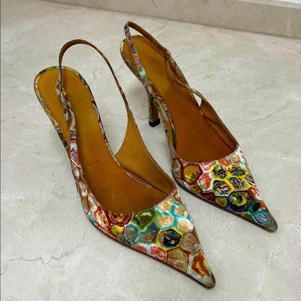 VeraWang sling back heel- 3 1/2”, multi colored.  Size 40. Good condition